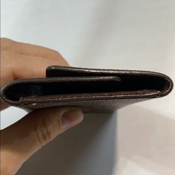 Louis Vuitton 6-Key Holder - Picture 7 of 11